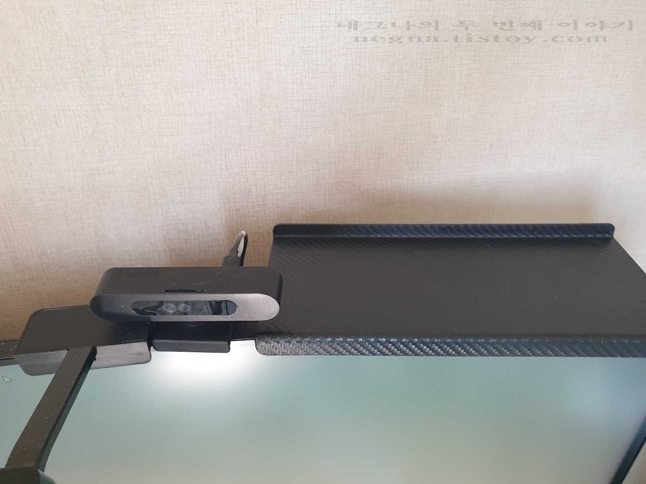 모니터 위에서 본 모습.