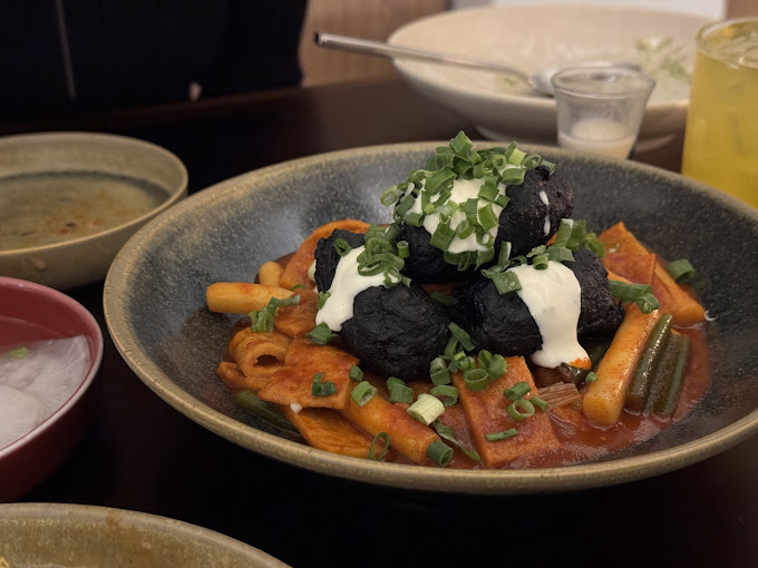 성수동 퓨전 한식 '아웃오브오더'