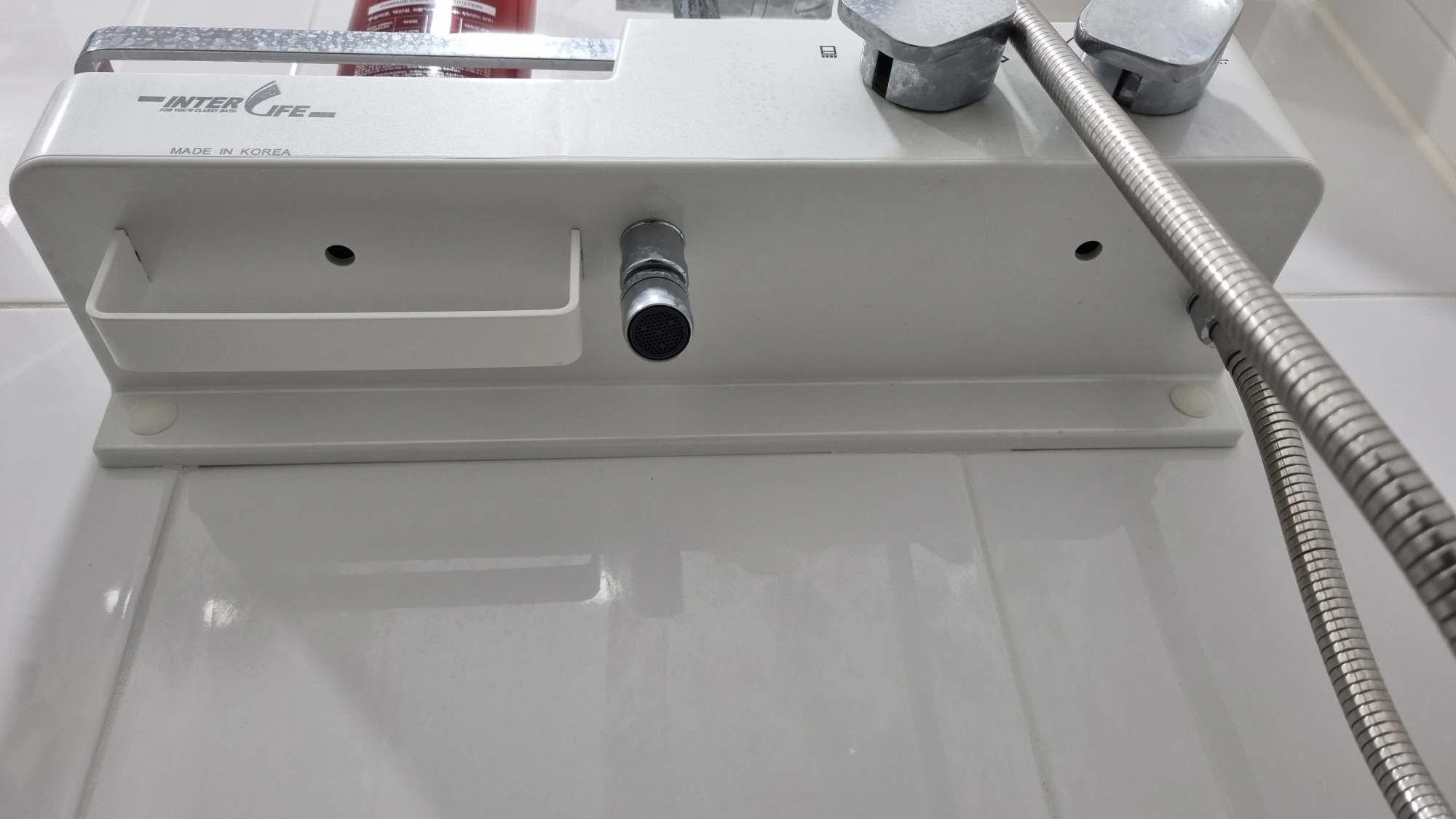 샤워기 본체 아래 모습