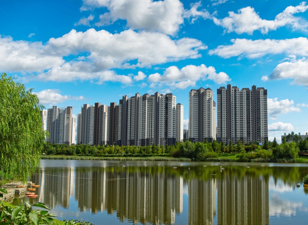 부동산 개발: 재개발 사업이 생각보다 오래 걸리는 구조적 이유와 인가와 승인이 여러 번 등장하는 이유