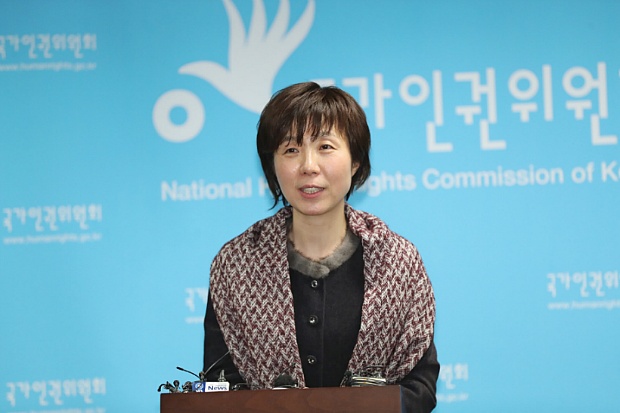이성애-변호사-기자회견-장면