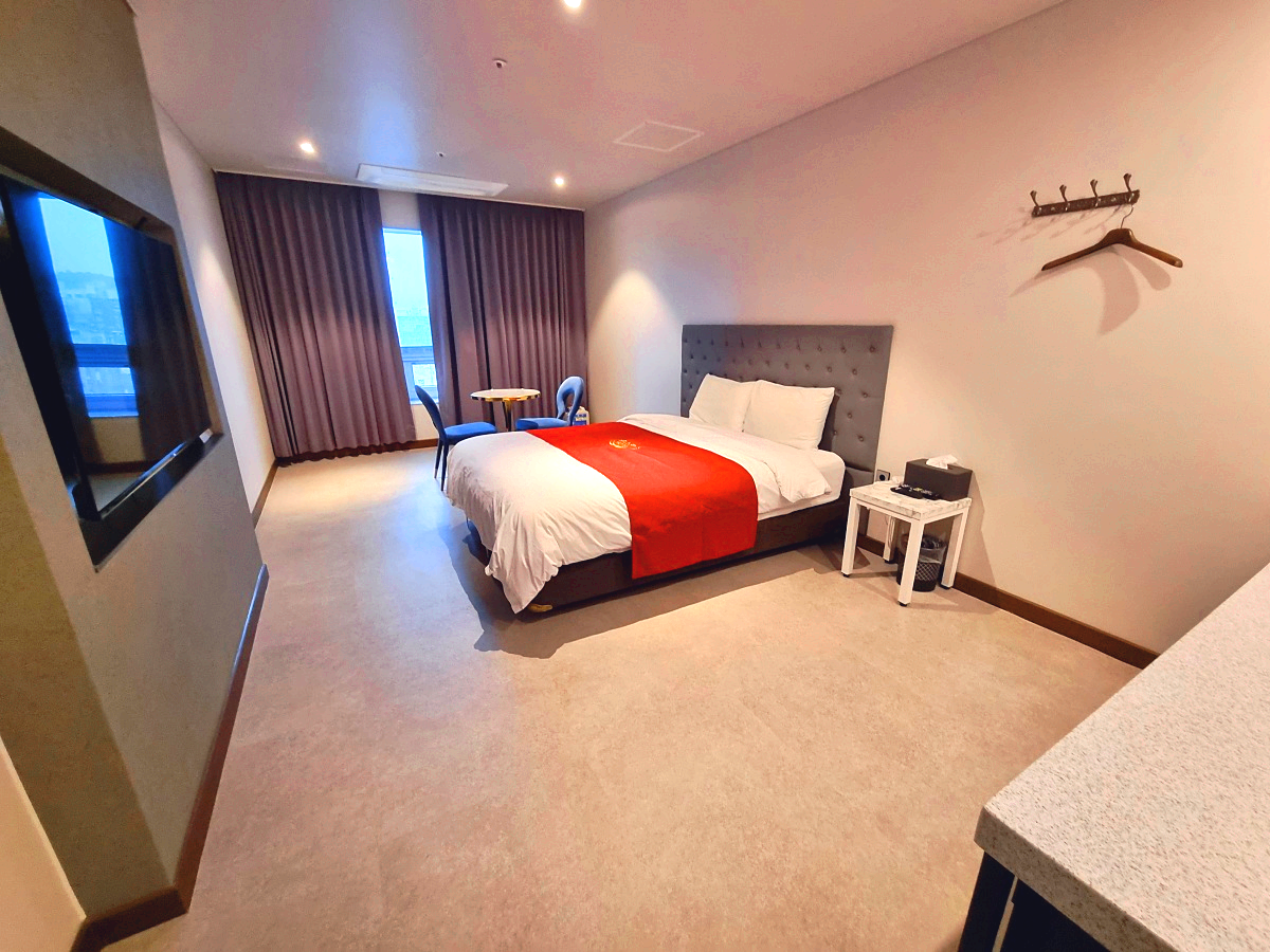 동해 천곡동 코스모스 호텔 후기 | 묵호·추암 이동 편한 5만원대 조식 포함 숙소