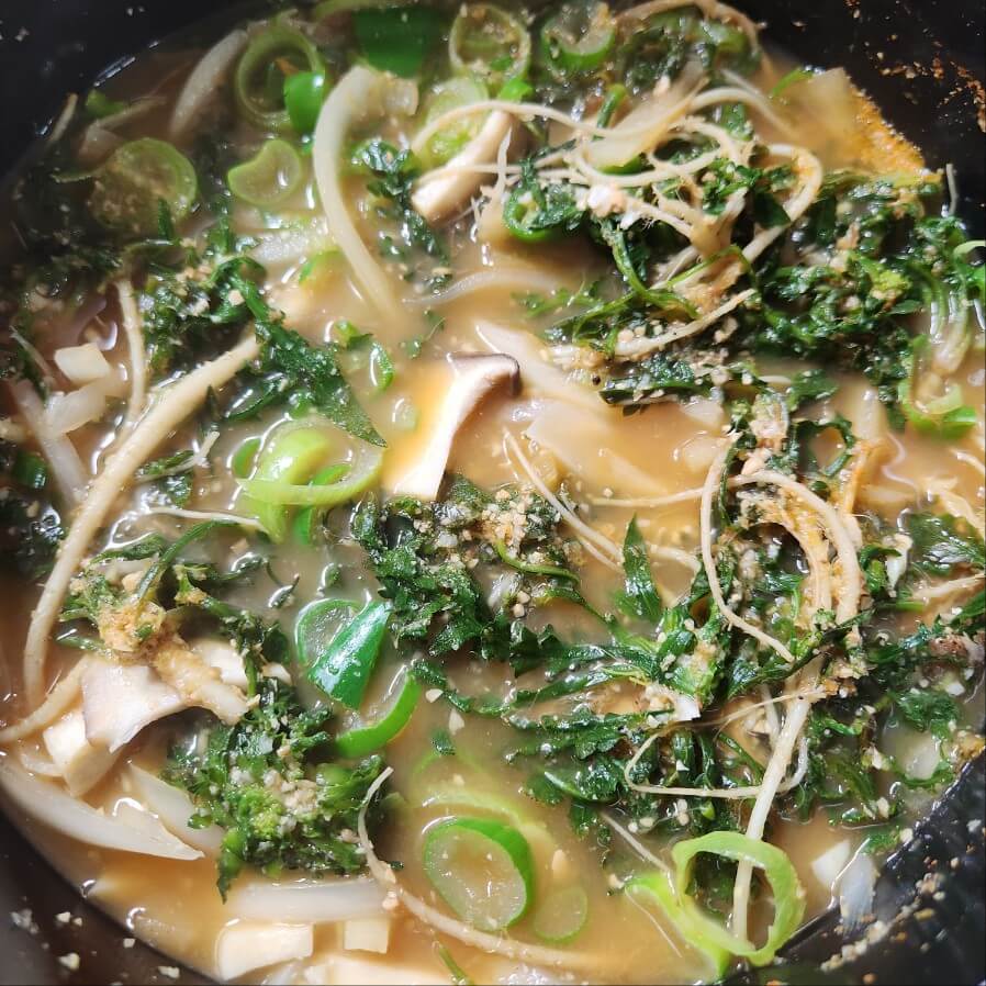 봄내음 가득한 냉이된장국 끓이는 방법