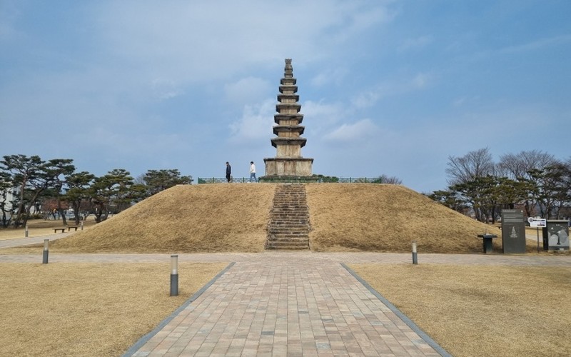 충주 중앙탑사적공원 탑평리 칠층석탑, 무료 주차 및 탄금호 무지개길 관람