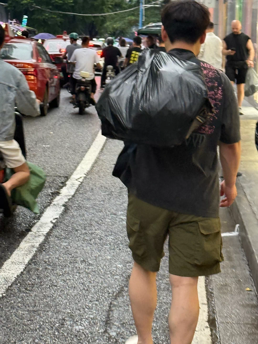 르네브 신발 제작, 중국 출장 에피소드 기록