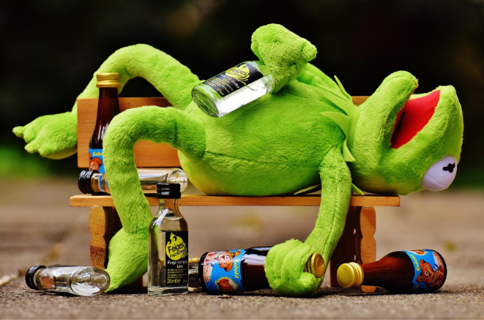 음으로 인한 건강 문제와 체중 증가 알코올 음주 습관 이미지