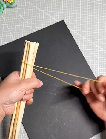 서랍 속 나무젓가락의 우아한 반전! 1분 완성 '회오리 과일 바구니' 만들기