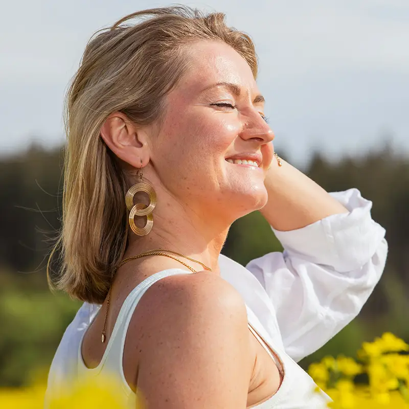중년 여성 피부가 얇아지는 이유, 탄력 유지하려면 이것부터 바꾸세요