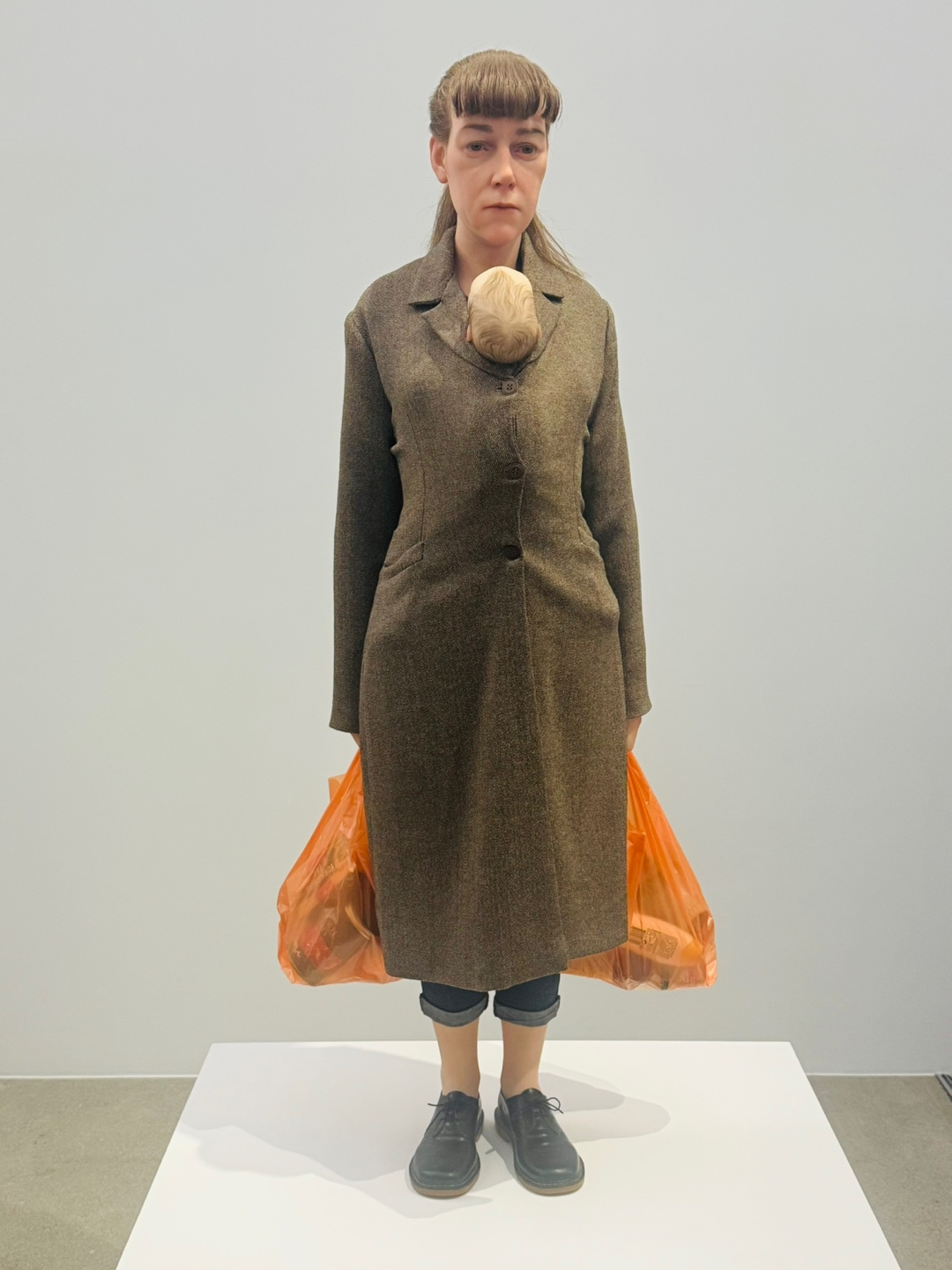 ์์ด๋ฅผ ์์ ์๊ณ ์ผํ๋ฐฑ์ ๋ ์ฌ์ฑ ์กฐ๊ฐ