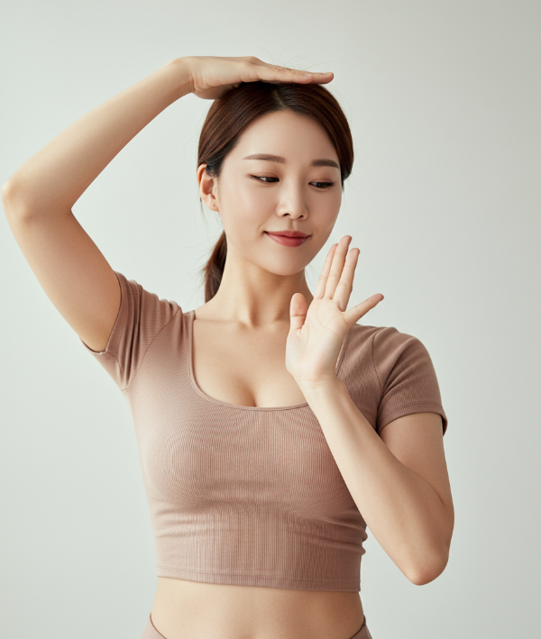 손가락 통증 스트레칭 하는 여성 3