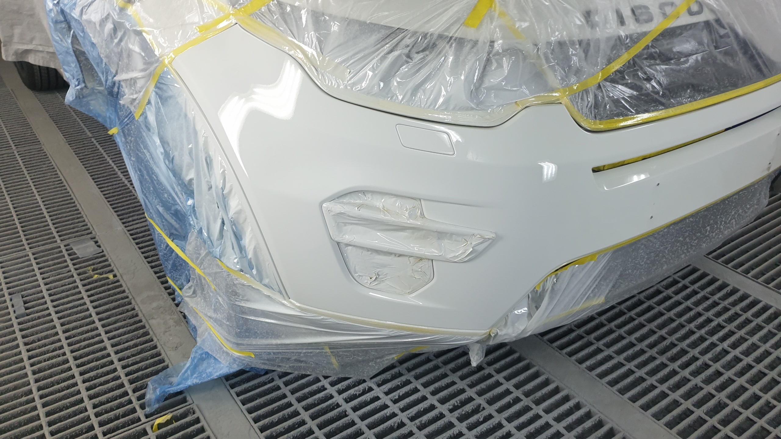 도색 완료 수입차 범퍼 부분도색 - 도색 완료