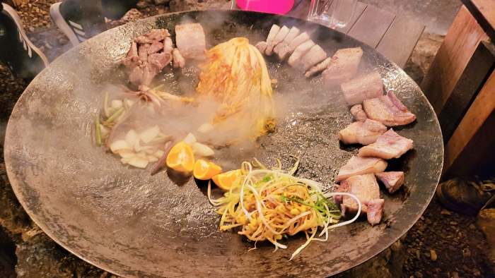 생방송 오늘저녁 한라산 뷰 캠핑장 서귀포 솥뚜껑 제주 흑돼지 바베큐 맛집