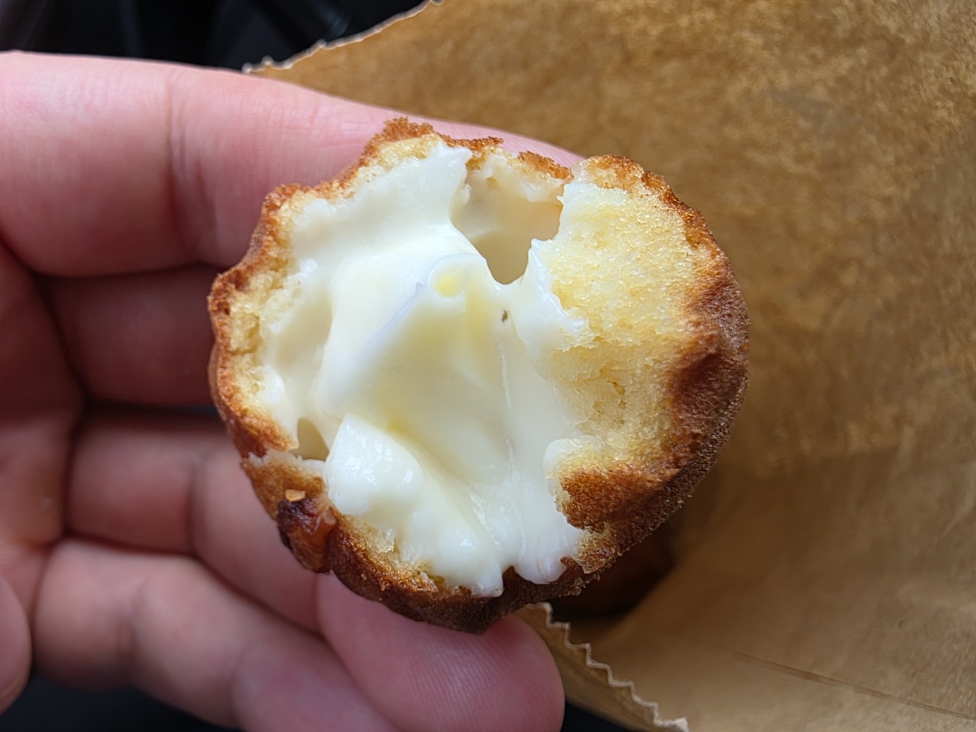 치즈 호두과자 반으로 자른 모습