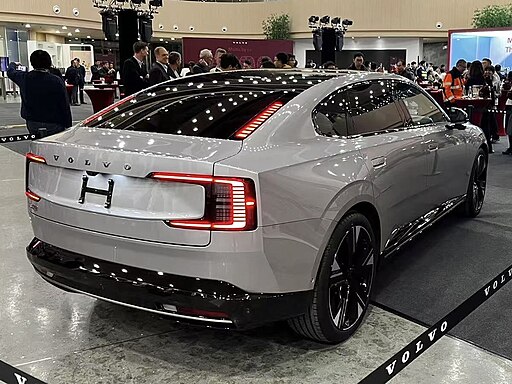 글의 이해를 돕기 위한 볼보 ES90 후면이미지