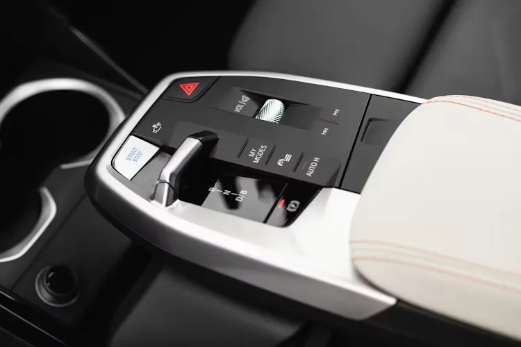 BMW iX2 eDrive20 이미지