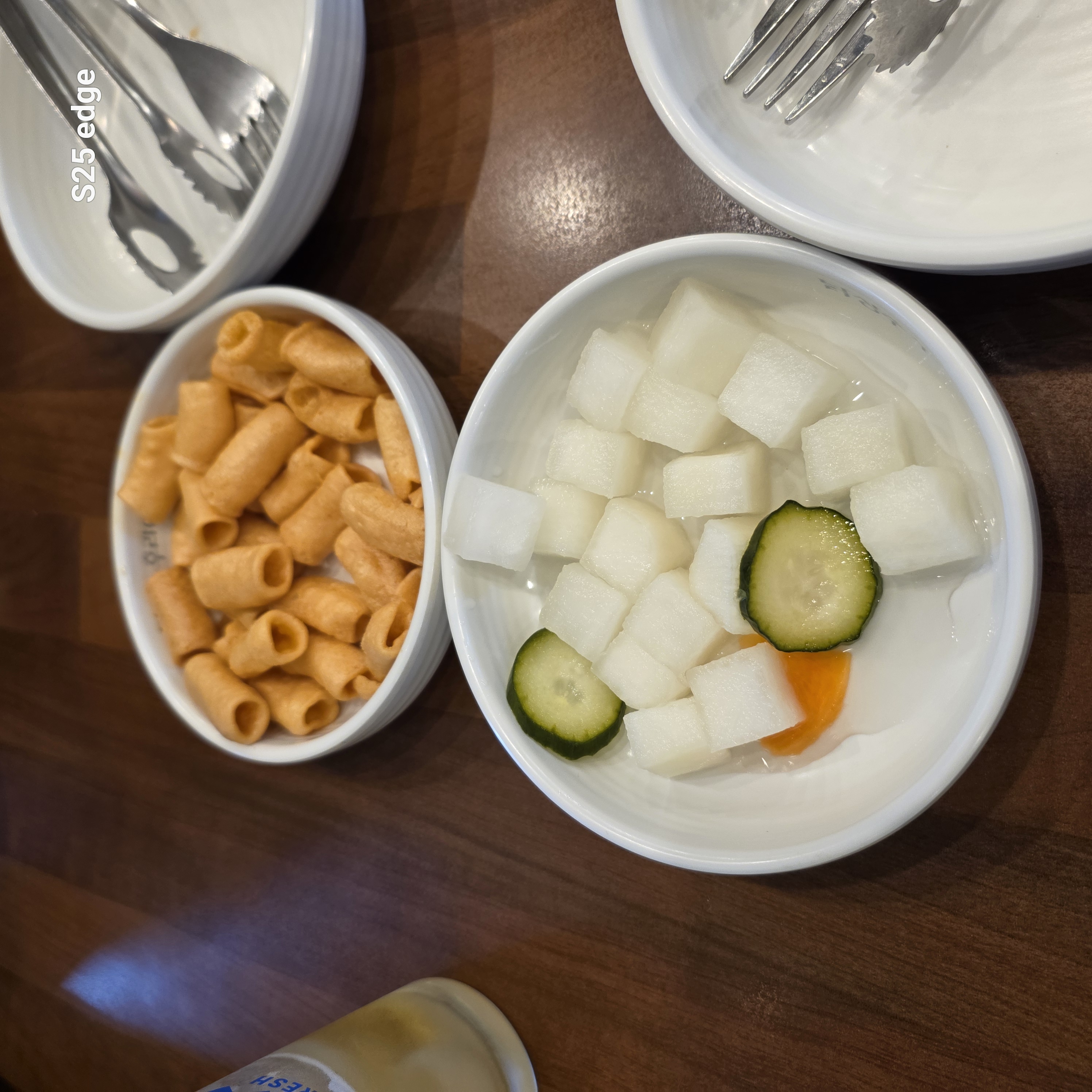 관저동 자담치킨 기본안주