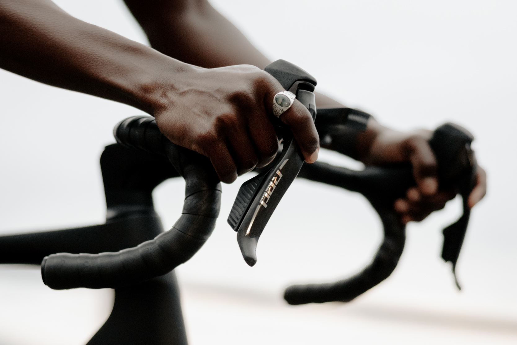 2024년 스램 Sram AXS Red 무선 E1 전동구동계 출시 무게 및 버튼기능 추가