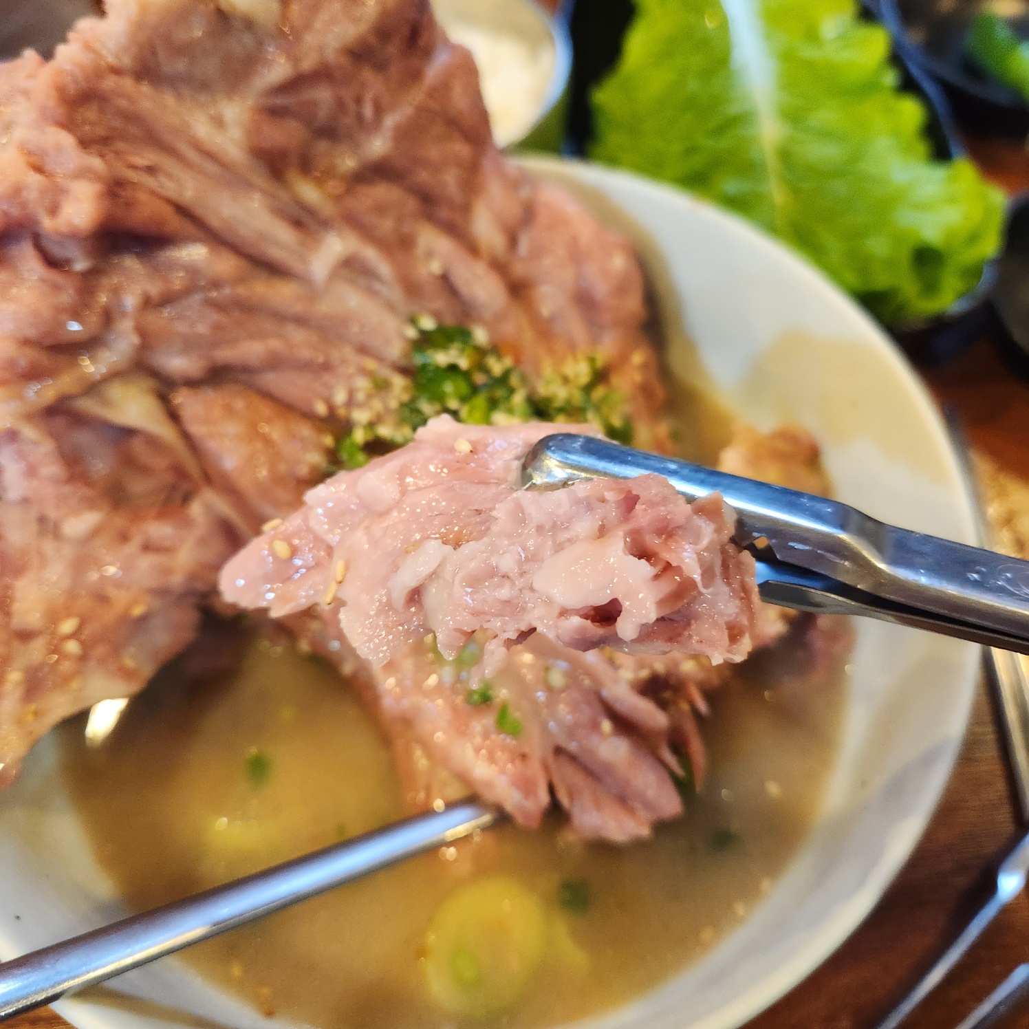 접짝뼈국 고기 사진