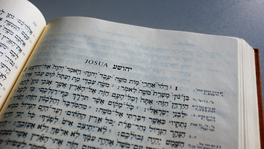 유대인의 성경에 관한 사진