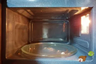 찌든 때부터 냄새까지 전자레인지 청소 레몬 식초로 간편하게 해결 완벽 관리_16