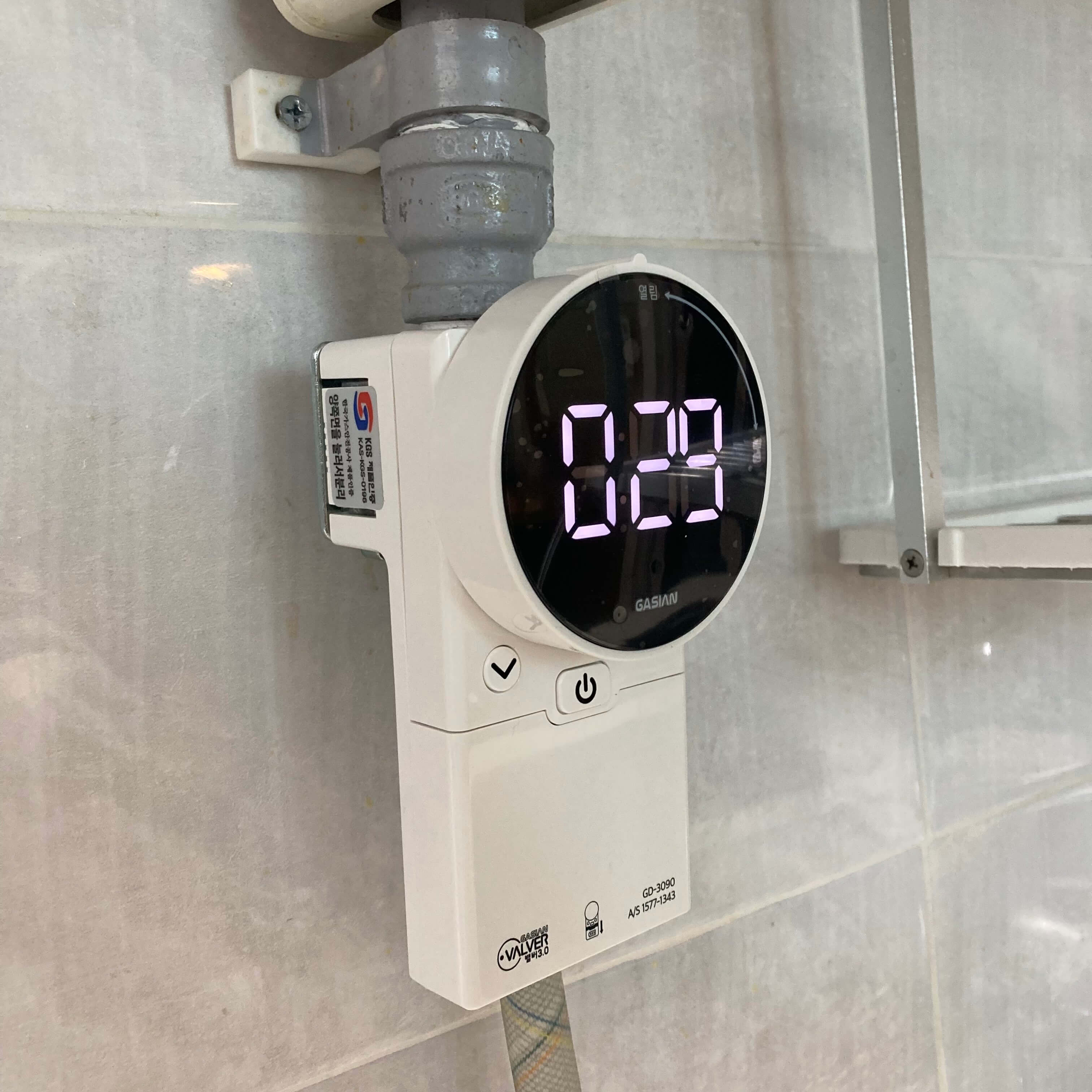 가시안 가스 밸브 타이머가 부착된 측면 사진