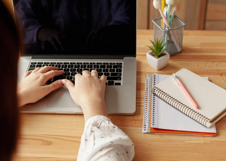 일을 하는 여자