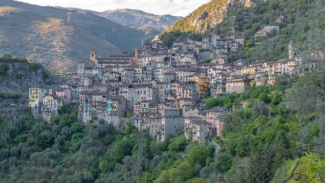 프랑스 루카통느 마을