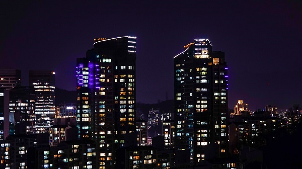 야간 아파트 모습