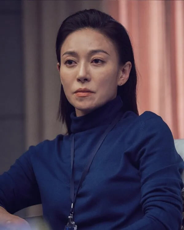 드라마 검은태양의 주인공 장영남의 대표 포스터입니다. 도진숙 역을 맡았습니다.