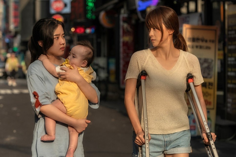 영화<아이>리뷰 : 혼자가 아닌 우리가 되는 순간, 김향기X류현경가 말하는 진짜 가족의 의미