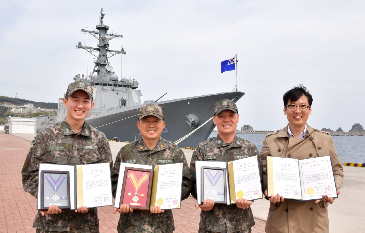 군무원