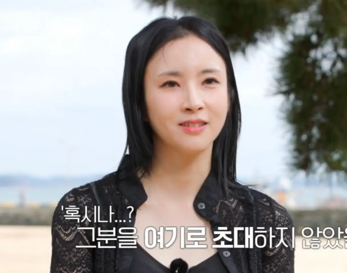 나는 솔로-자연배경 검은 옷을 입은 긴 생머리 7기 옥순