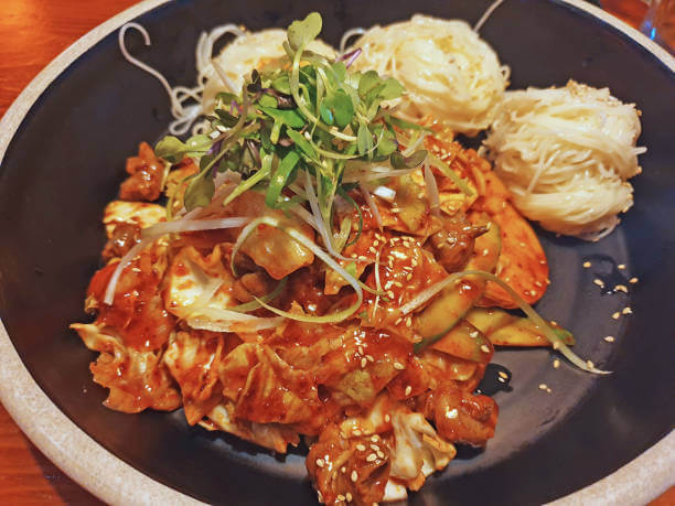 골뱅이무침 &amp; 토론테스(Torrontés) 와인 페어링｜쫄깃한 식감과 향긋한 포도의 명랑한 공존