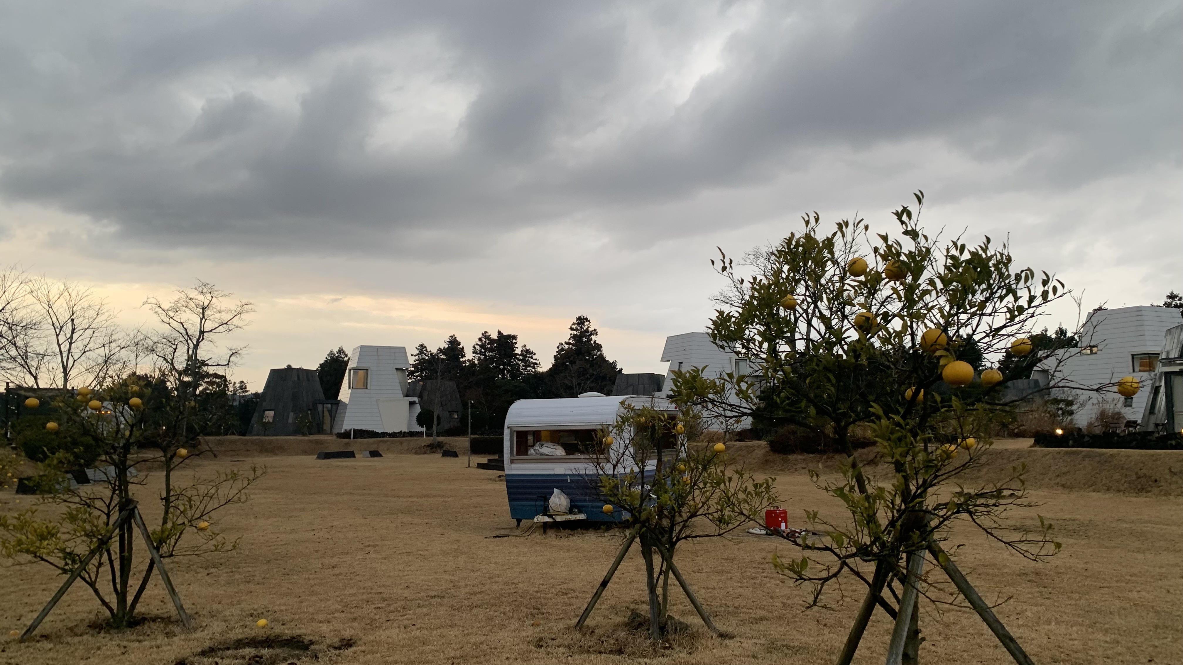 제주도에서 찾은 감성 글램핑 숙소 어라운드폴리 리뷰 - 겨울 에어스트림 숙박 후기