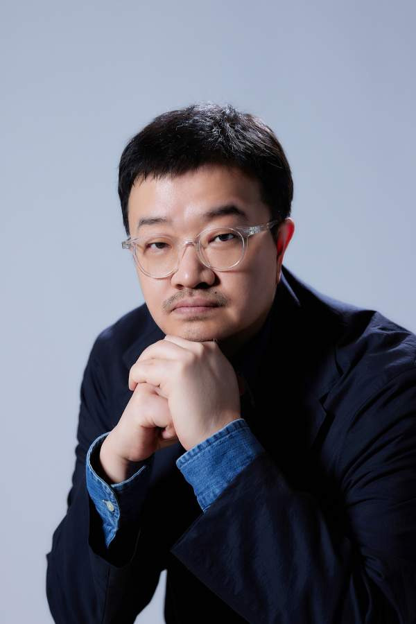 군체 연상호 감독 나이 프로필 학력 고향 경력 연봉 영화 200만 돌파 전지현 구교환 캐스팅 비화 총정리