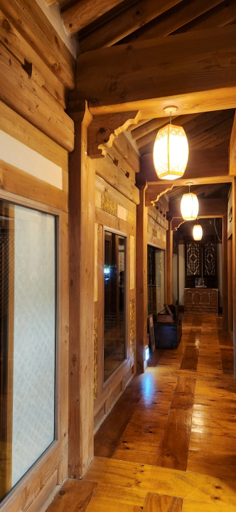 하이원 운암정 카페 내부와 바닥