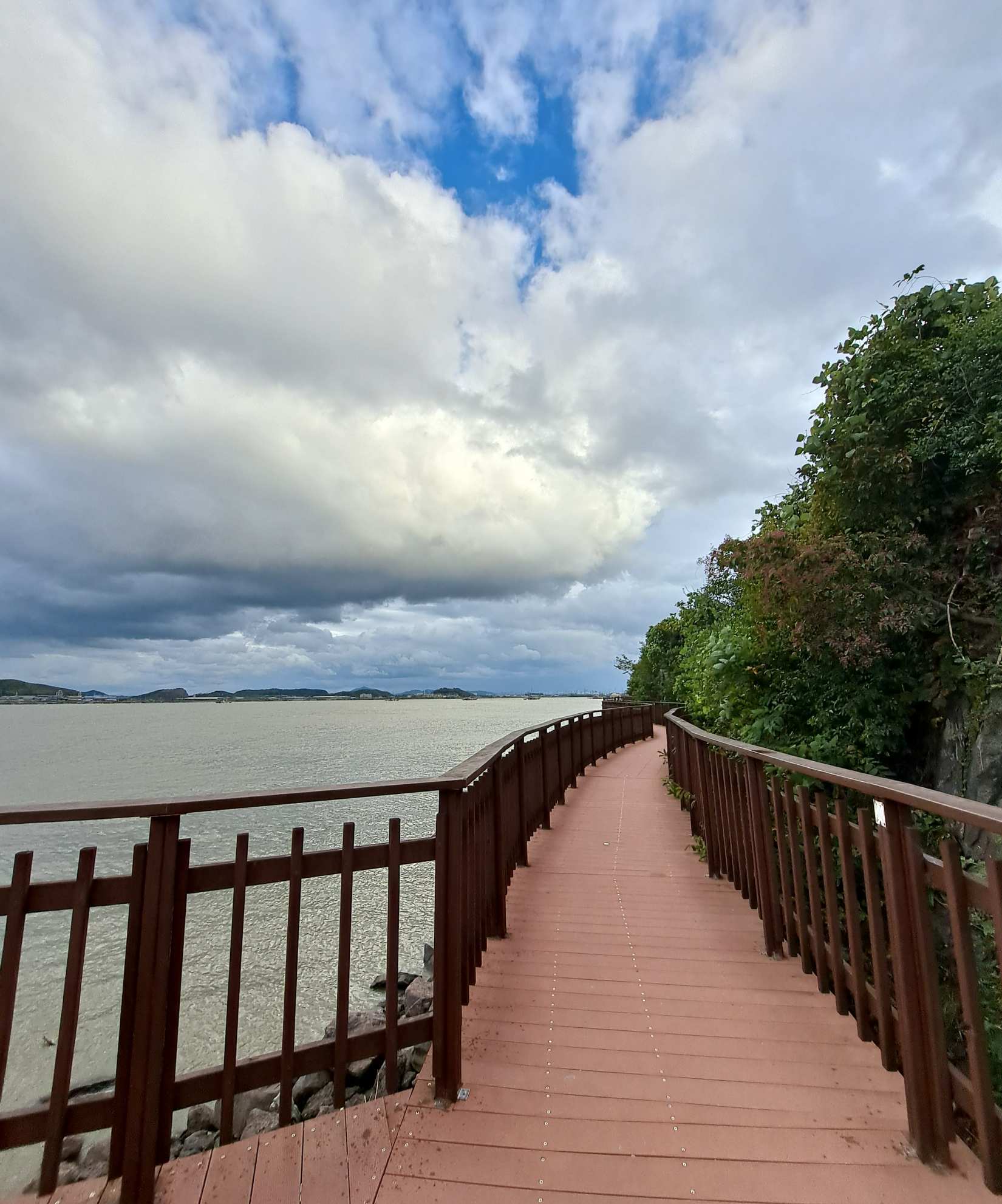 황산도 해안산책로 시점