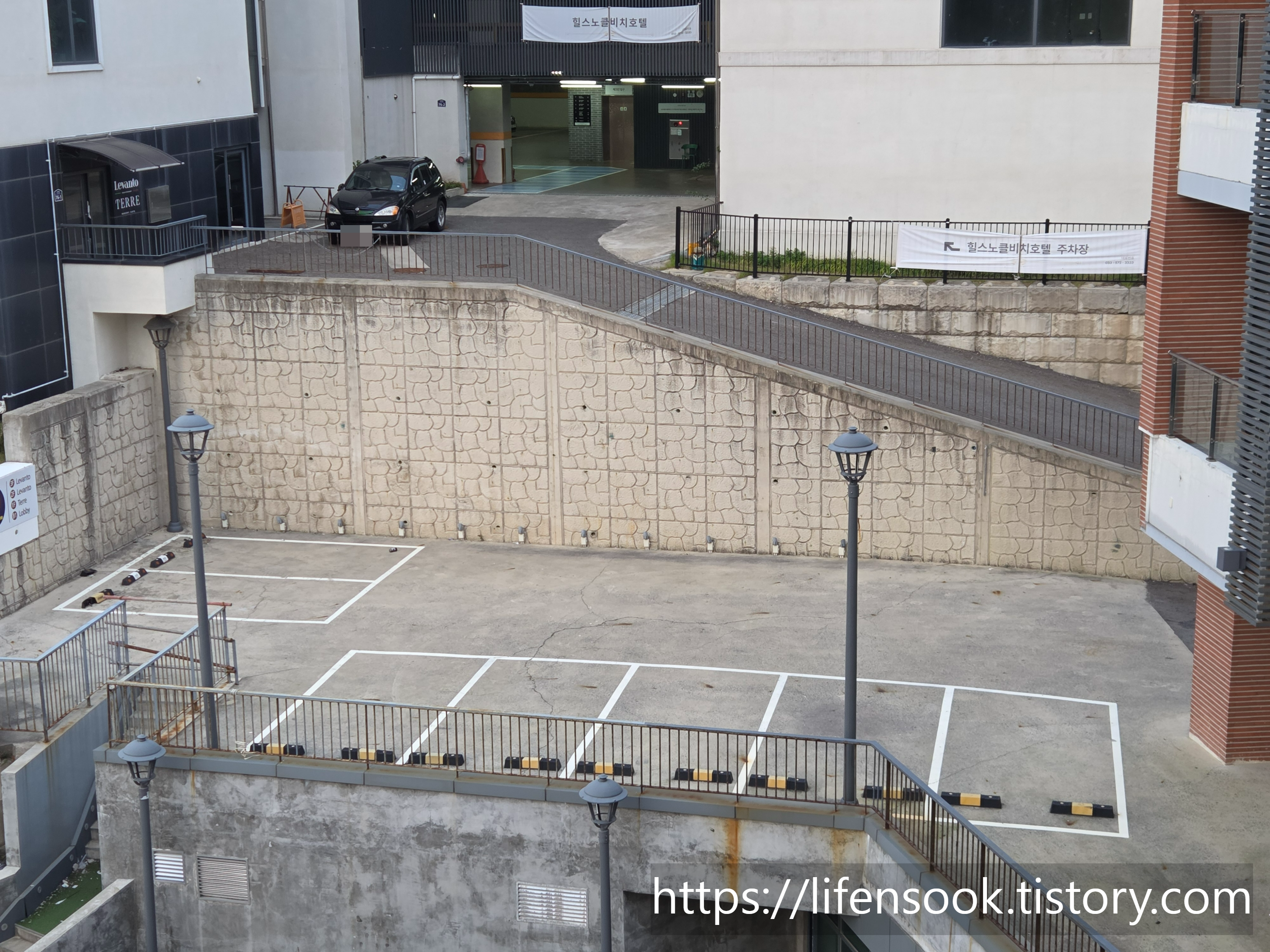 스노클비치 호텔 지상2층 주차장