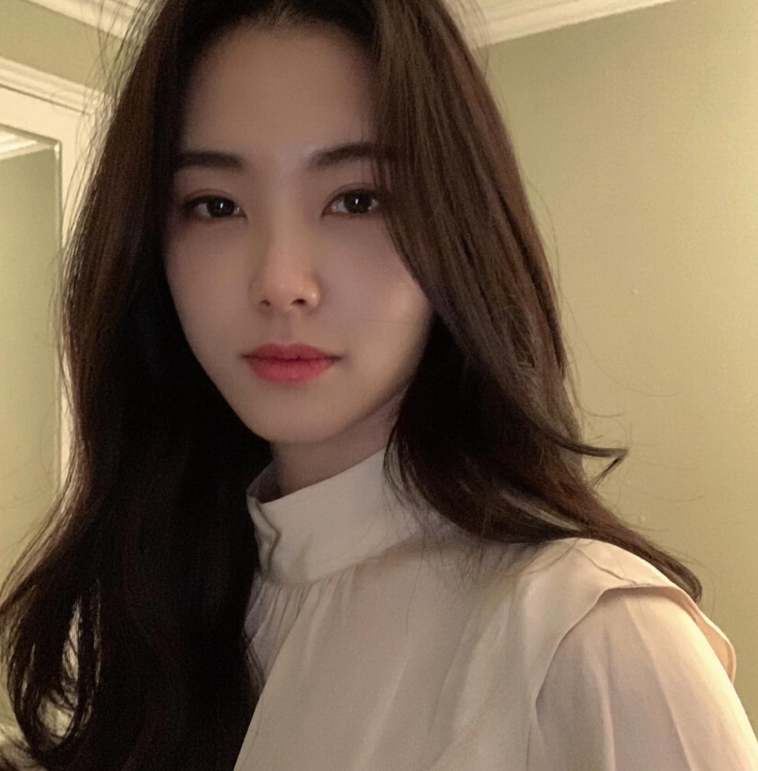 강지영 아나운서