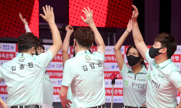 PBA팀리그 TS샴푸 푸라닭 프로당구팀의 화이팅 모습