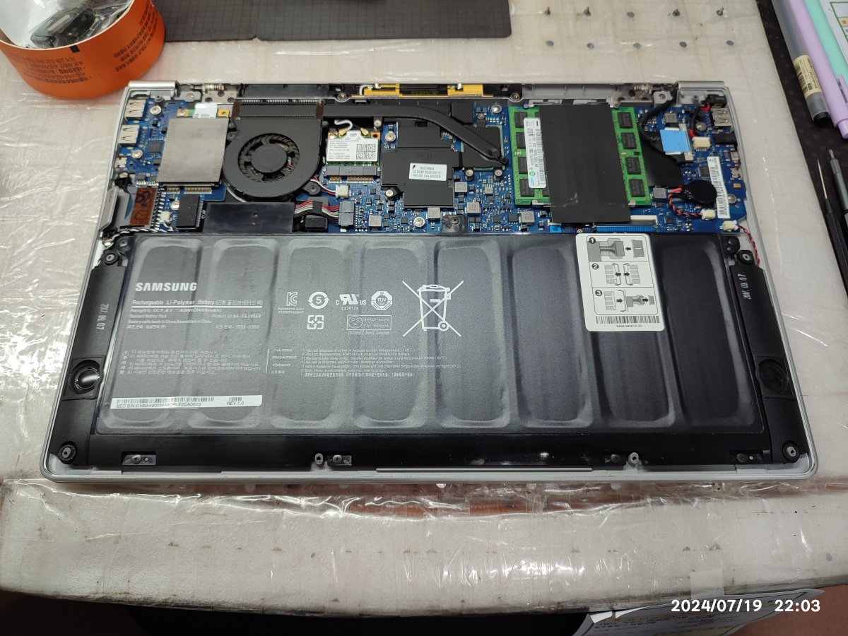NT900X4D-A68 분해 사진