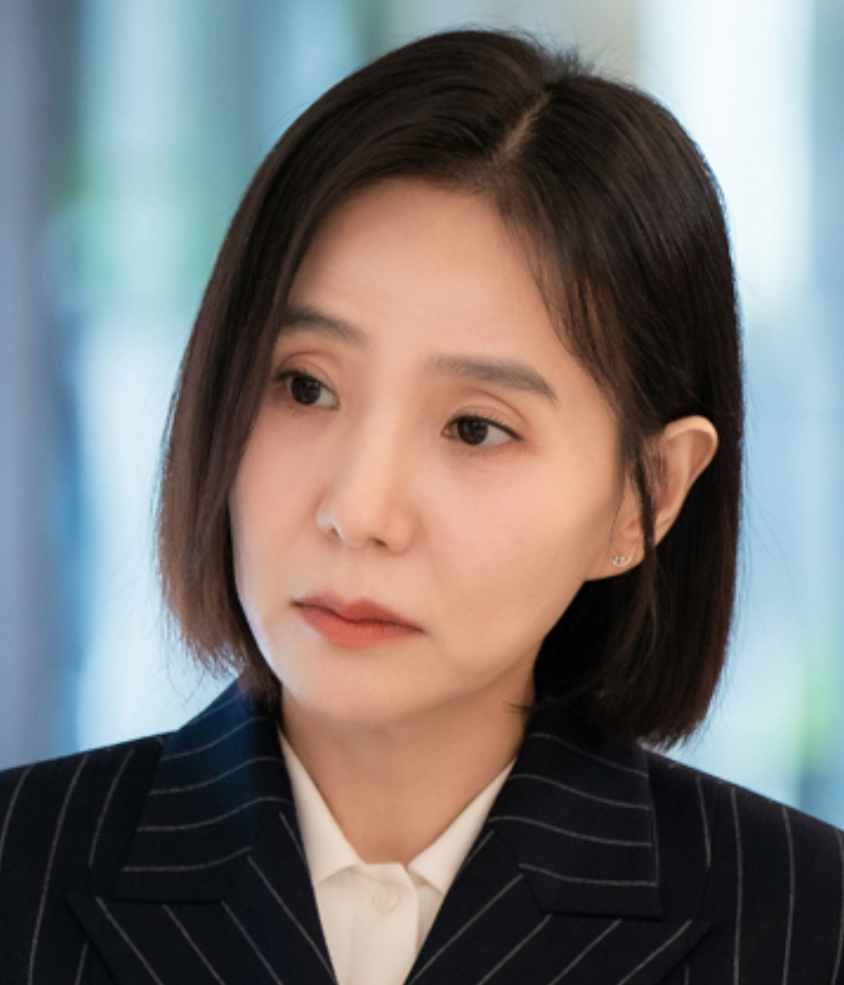 정장입은 서정연