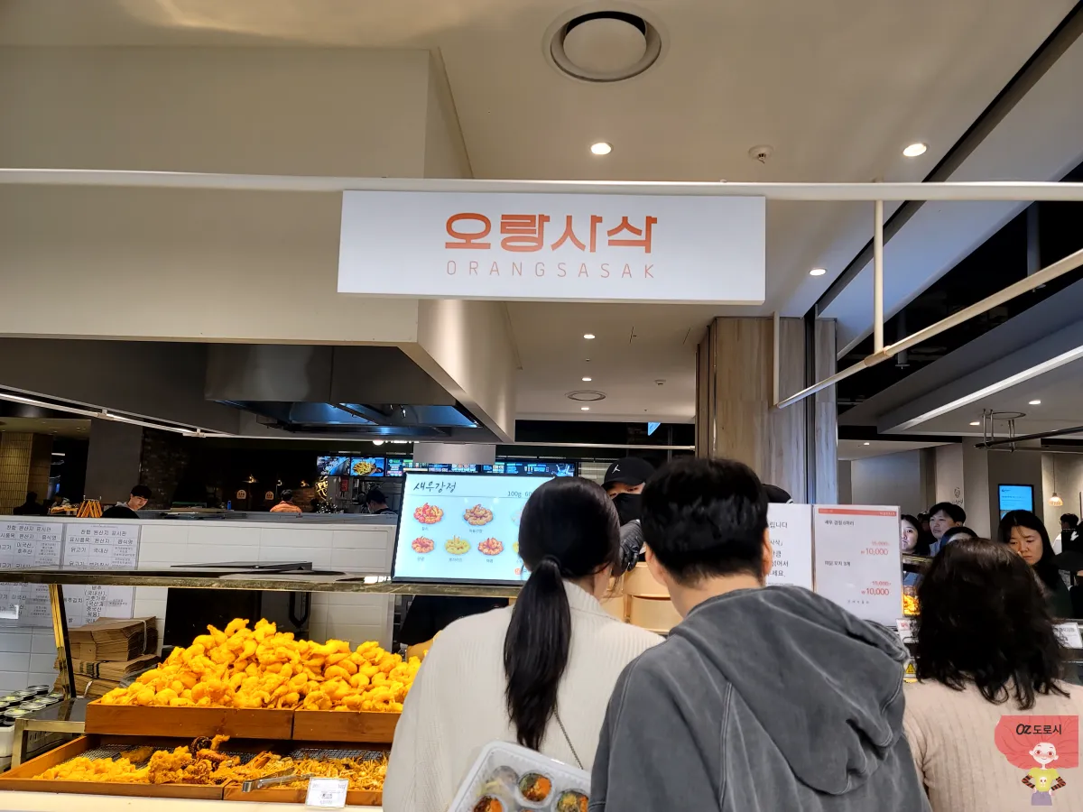 경기-남양주-현대아울렛-푸드스퀘어-오랑사삭-대왕새우강정과-사려는-사람들