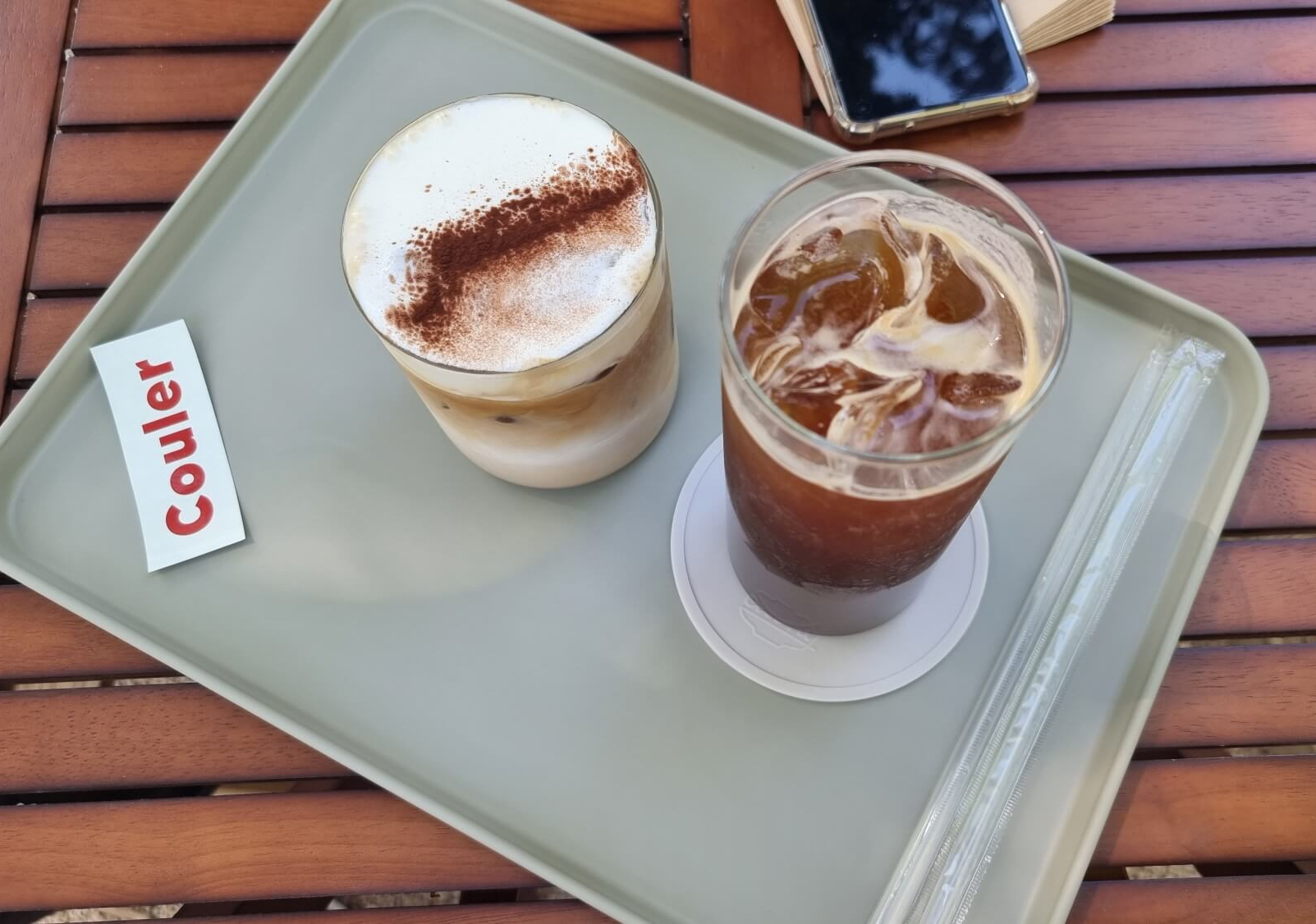 코울러 카페에서 주문한 커피