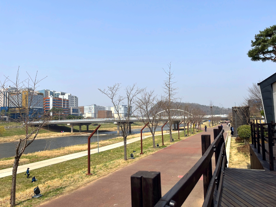 진주 여행 가볼한한곳 진주시립이성자미술관 주변