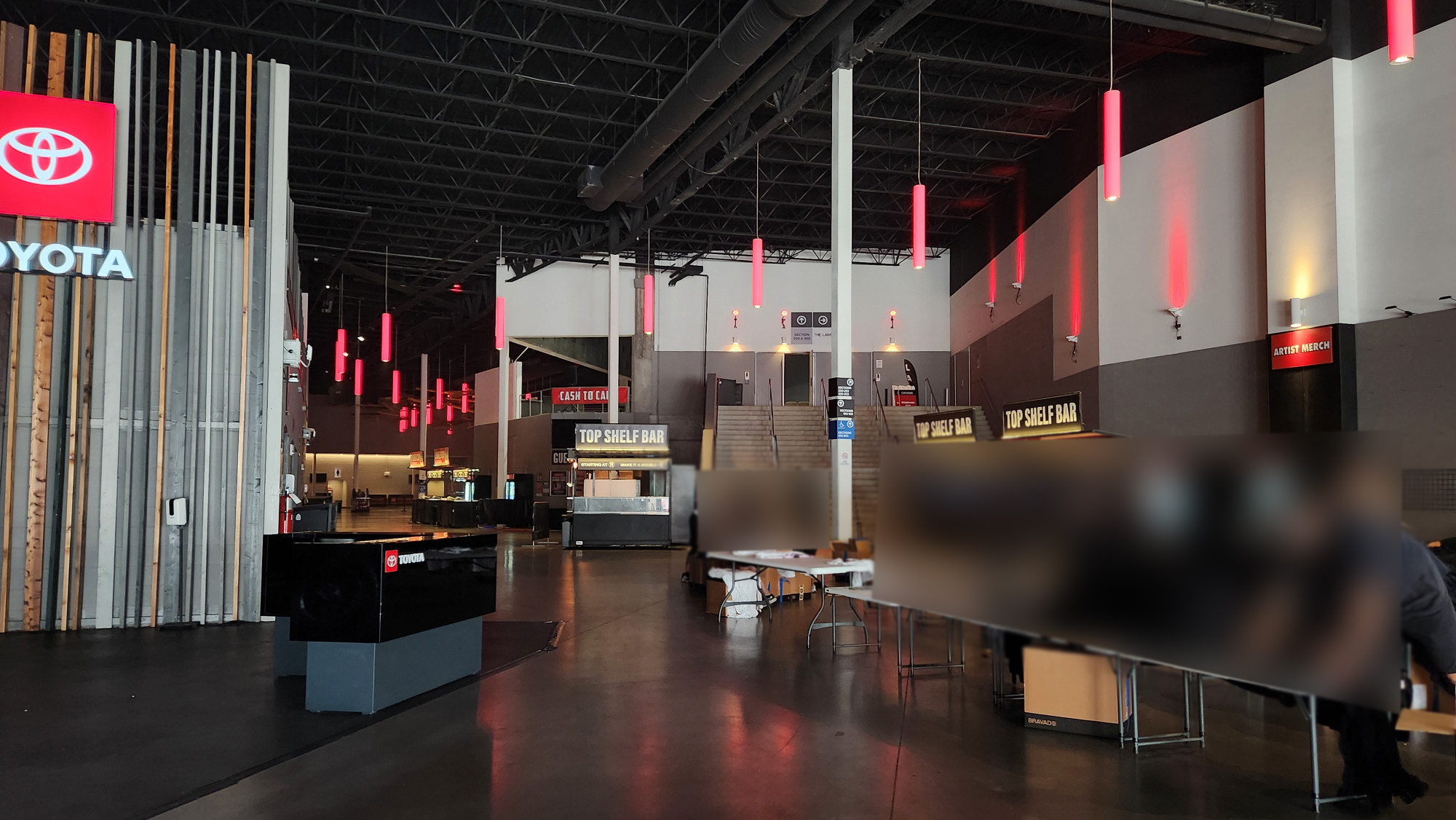 토요타 뮤직 팩토리 공연장 로비