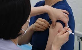 백신 맞는 모습