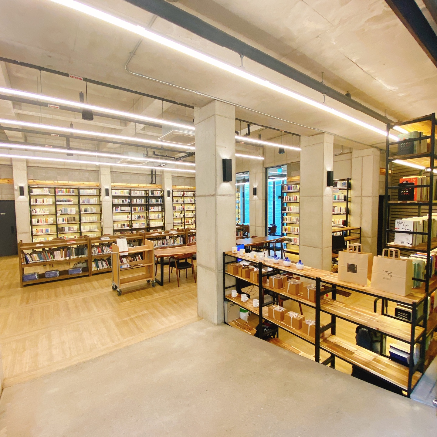 충북 청주 부모산 주봉마을 주봉저수지 한옥 북카페 인문아카이브양림 후마니타스