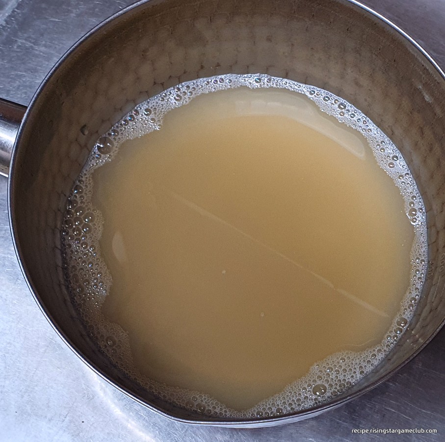 판모밀국수의 육수(쯔유)에 들어갈 야채 육수 완성 사진