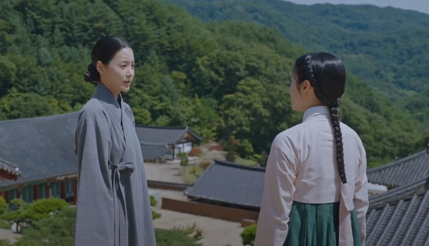 비구니의 역모에 대한 이야기를 듣는 은조